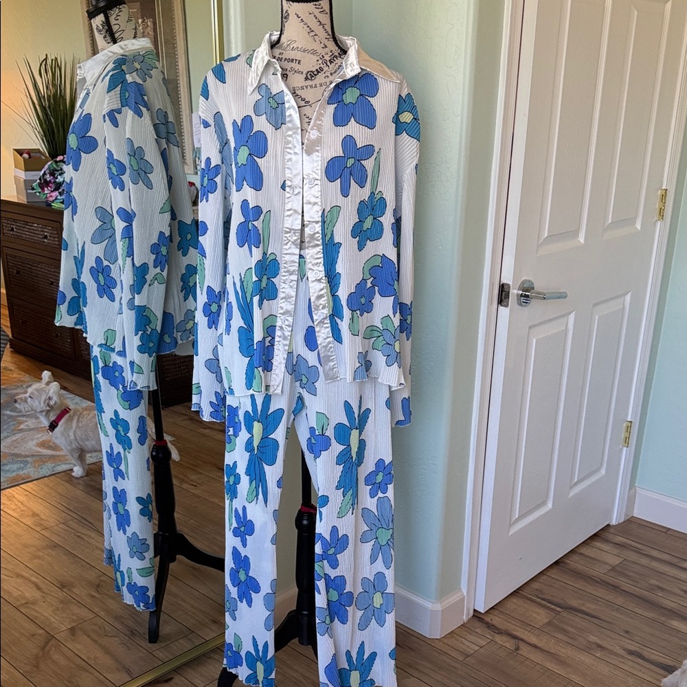 2-Piece Set Floral Blue and White Women's loungewear ! - Picture 4 of 8